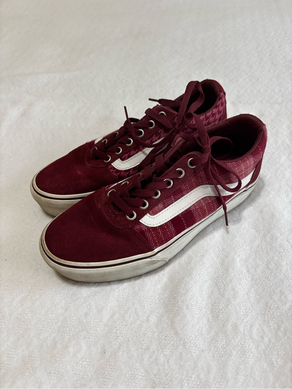Women’s Platform Vans Skate Sneakers in Burgundy with White Stripe